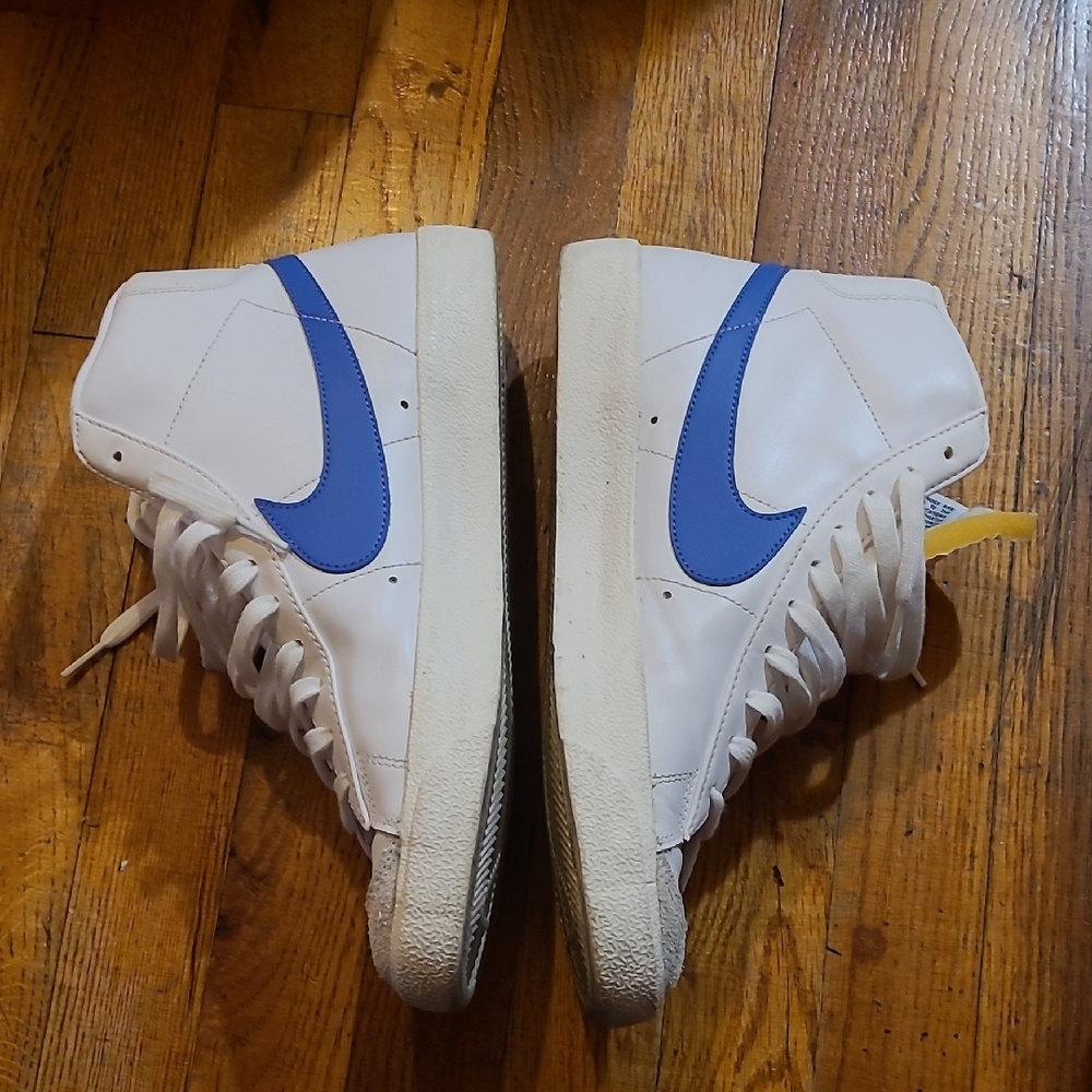 Nike White High-Top Sneakers - Picture 3 of 9